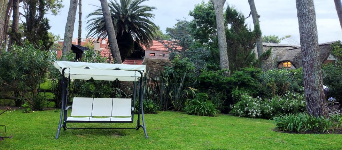 Casa ID.139 - Casa de 3 Dormitorios más Dependencia y Piscina, en Aidy Grill Punta del Este, Ubicada a pasos del Mar