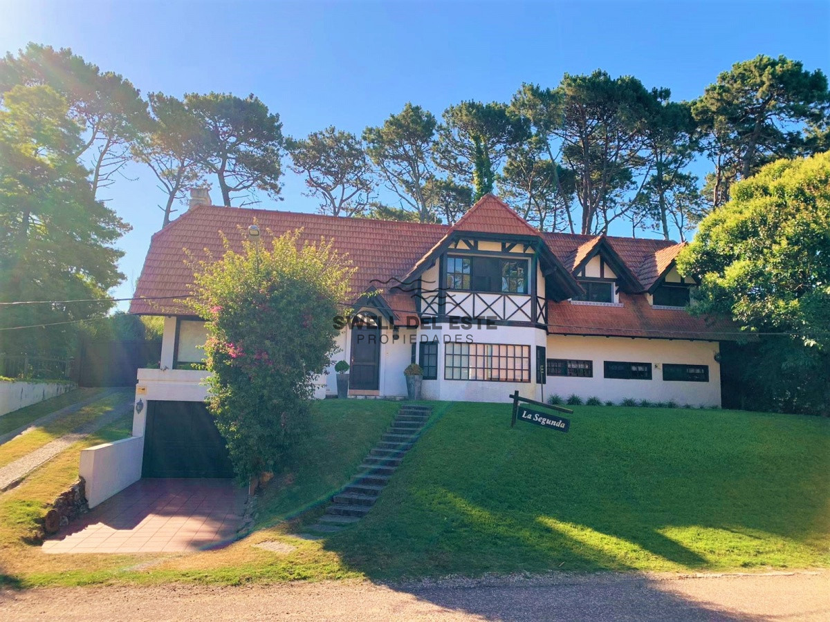 Casa ID.50 - Cómoda Casa de 5 Dormitorios y Piscina Climatizada en Punta del Este