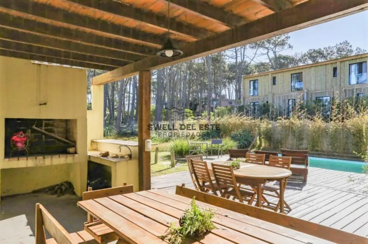 Casa ID.94 - Excelente Casa de 6 Dormitorios y Piscina en Montoya, La Barra