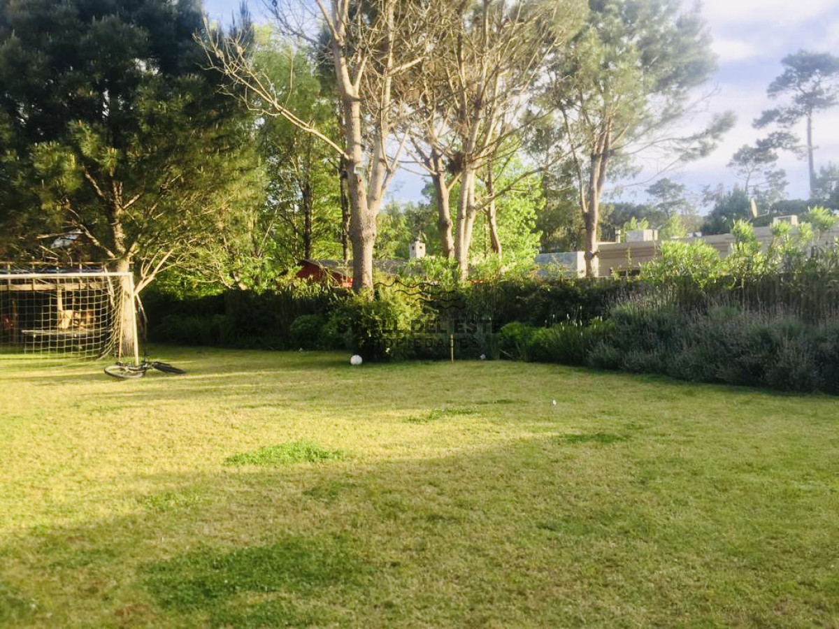 Casa ID.160 - Excelente Casa de 5 Dormitorios en Barrio Privado La Arbolada, Punta del Este