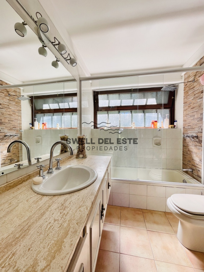 Casa ID.50 - Cómoda Casa de 5 Dormitorios y Piscina Climatizada en Punta del Este