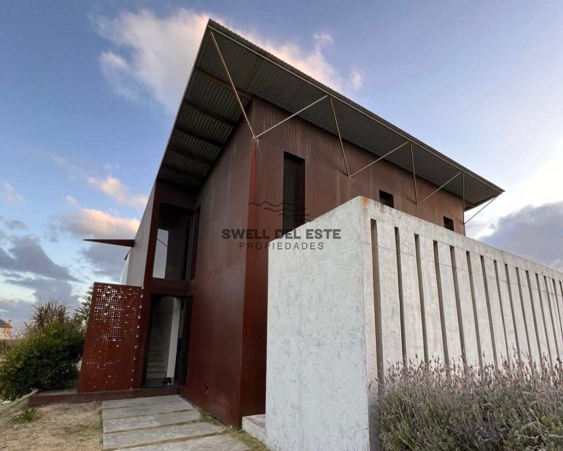 Casa ID.159 - Venta y alquiler temporario de maravillosa casa a pasos del Mar con cinco dormitorios en suite, Punta Piedras, Manantiales