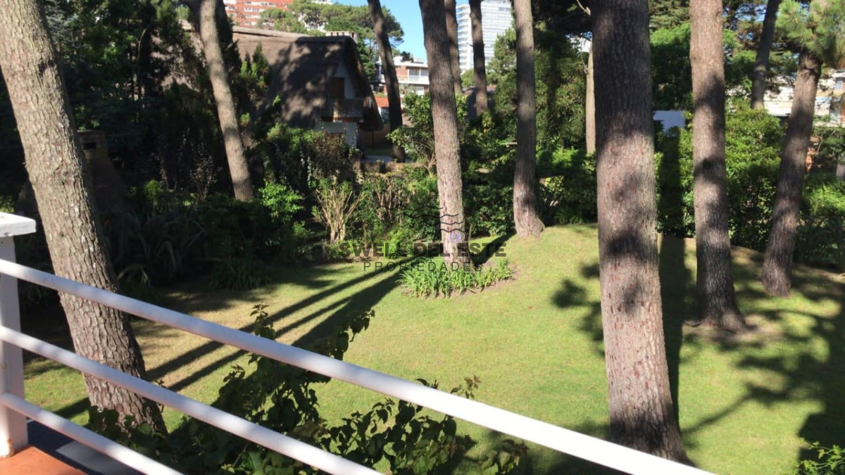 Casa ID.139 - Casa de 3 Dormitorios más Dependencia y Piscina, en Aidy Grill Punta del Este, Ubicada a pasos del Mar