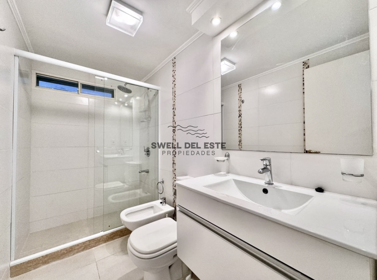 Casa ID.205 - Moderna Casa de 4 Dormitorios en Playa Mansa a Pocas Cuadras del Mar