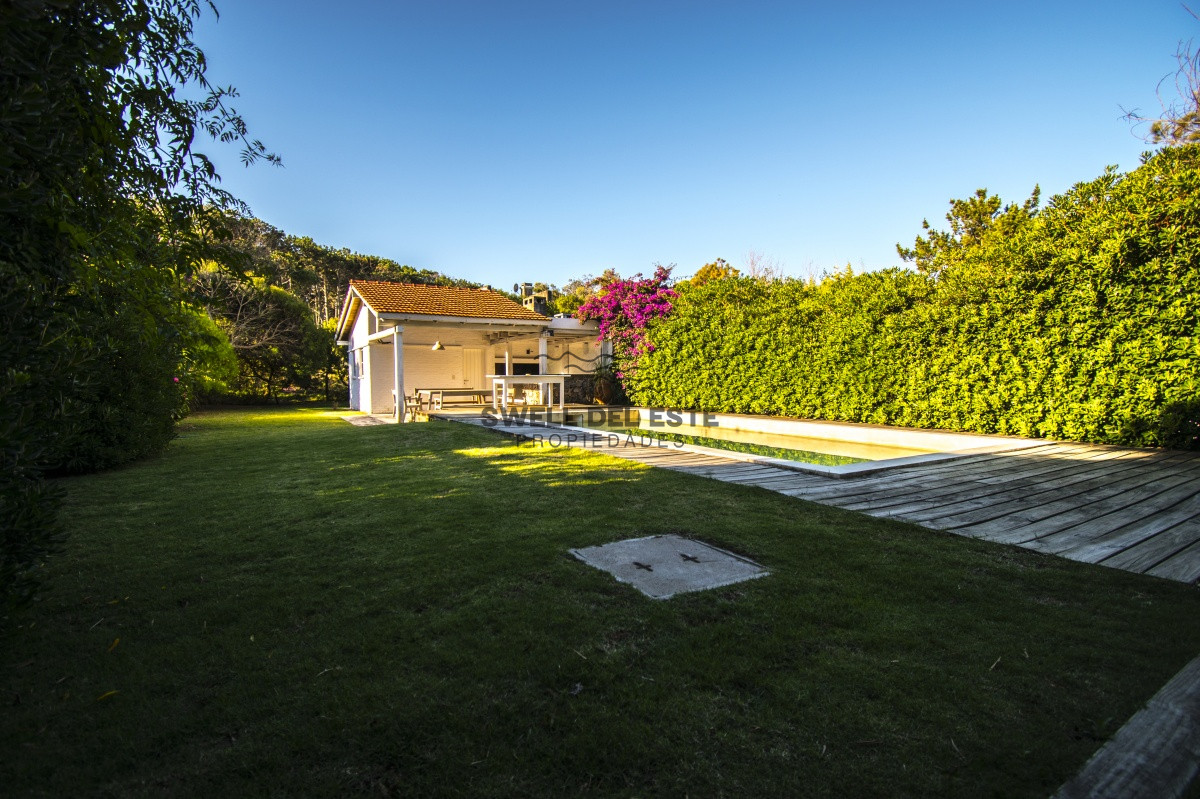 Casa ID.95 - Excelente Casa de 4 Dormitorios con Piscina y Parrillero en Montoya, La Barra