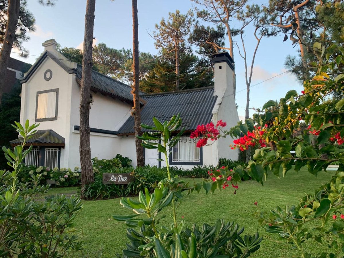 Casa ID.139 - Casa de 3 Dormitorios más Dependencia y Piscina, en Aidy Grill Punta del Este, Ubicada a pasos del Mar