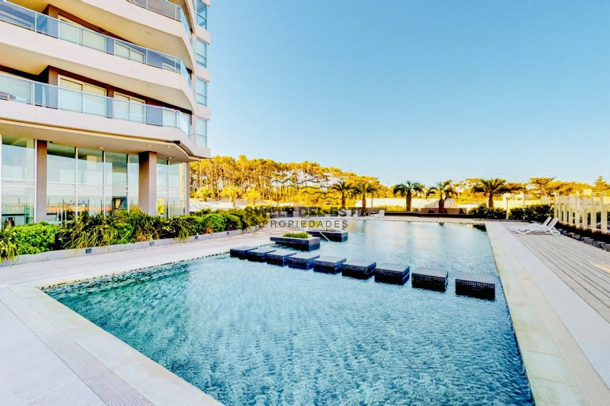 Apartamento ID.241 - Venta de gran apartamento de 3 dormitorios con parrillero propio en Playa Brava, Punta del Este