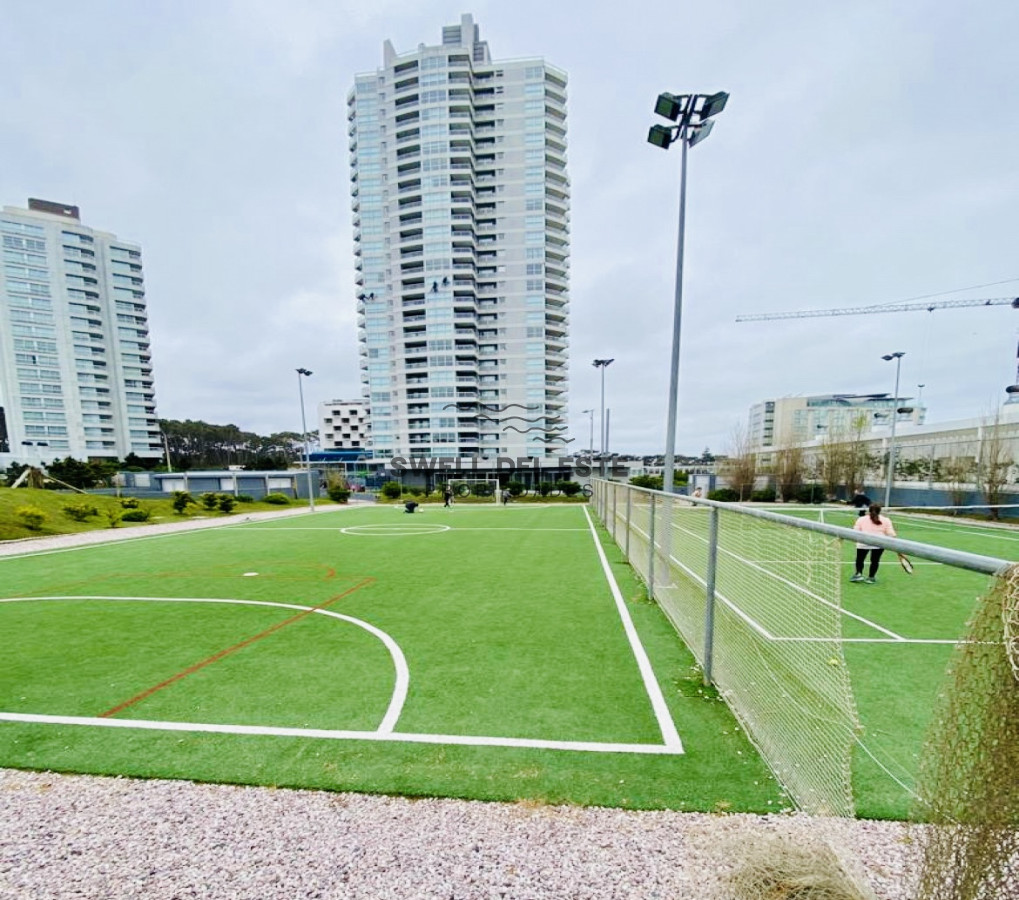 Apartamento ID.241 - Venta de gran apartamento de 3 dormitorios con parrillero propio en Playa Brava, Punta del Este