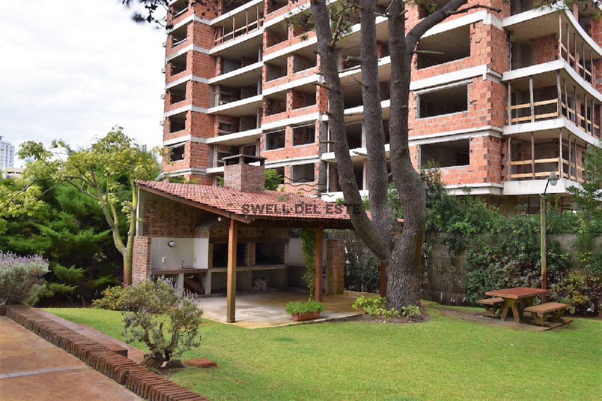 Apartamento ID.81 - Apartamento de 2 Dormitorios en Aidy Grill a Pocos Metros de Playa Brava - Venta