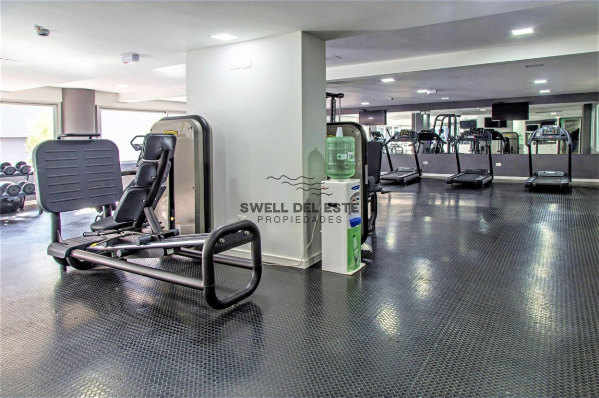 Apartamento ID.241 - Venta de gran apartamento de 3 dormitorios con parrillero propio en Playa Brava, Punta del Este