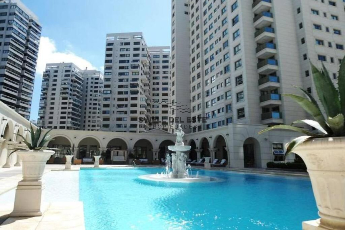 Apartamento ID.101 - Apartamento de 3 Dormitorios en Imperiale, Frente al Mar  - Oportunidad en Venta