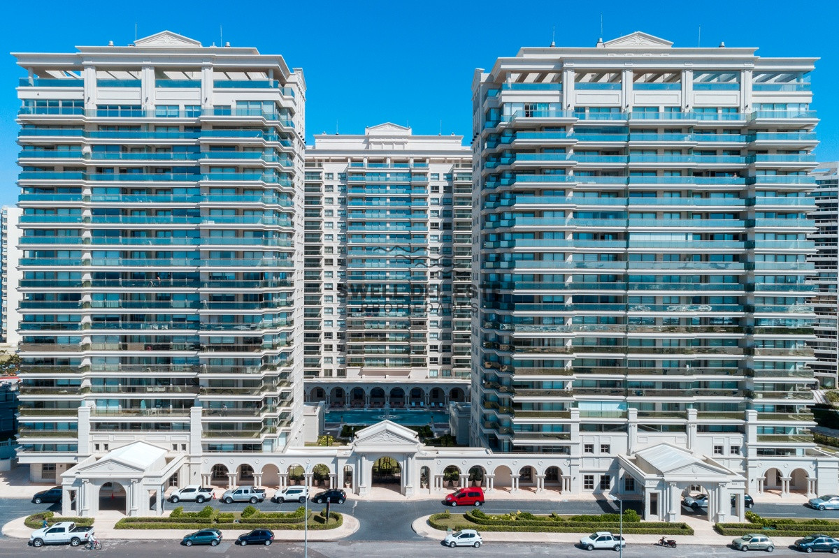 Apartamento ID.101 - Apartamento de 3 Dormitorios en Imperiale, Frente al Mar  - Oportunidad en Venta