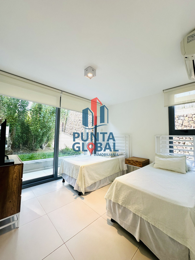 Apartamento ID.210 - Venta OPORTUNIDAD de exclusivo departamento de tres dormitorios y Parrillero en Punta Ballena