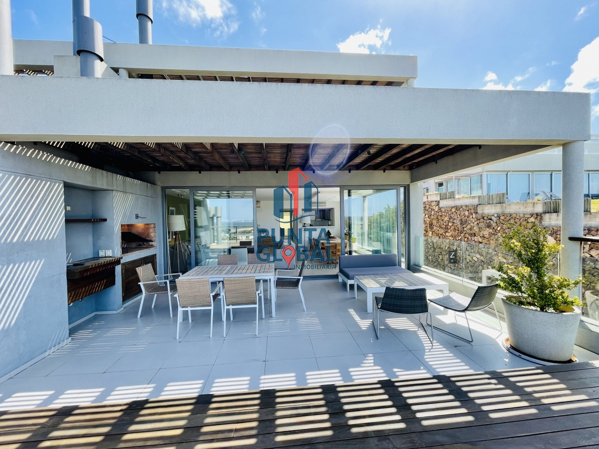 Apartamento ID.210 - Venta OPORTUNIDAD de exclusivo departamento de tres dormitorios y Parrillero en Punta Ballena
