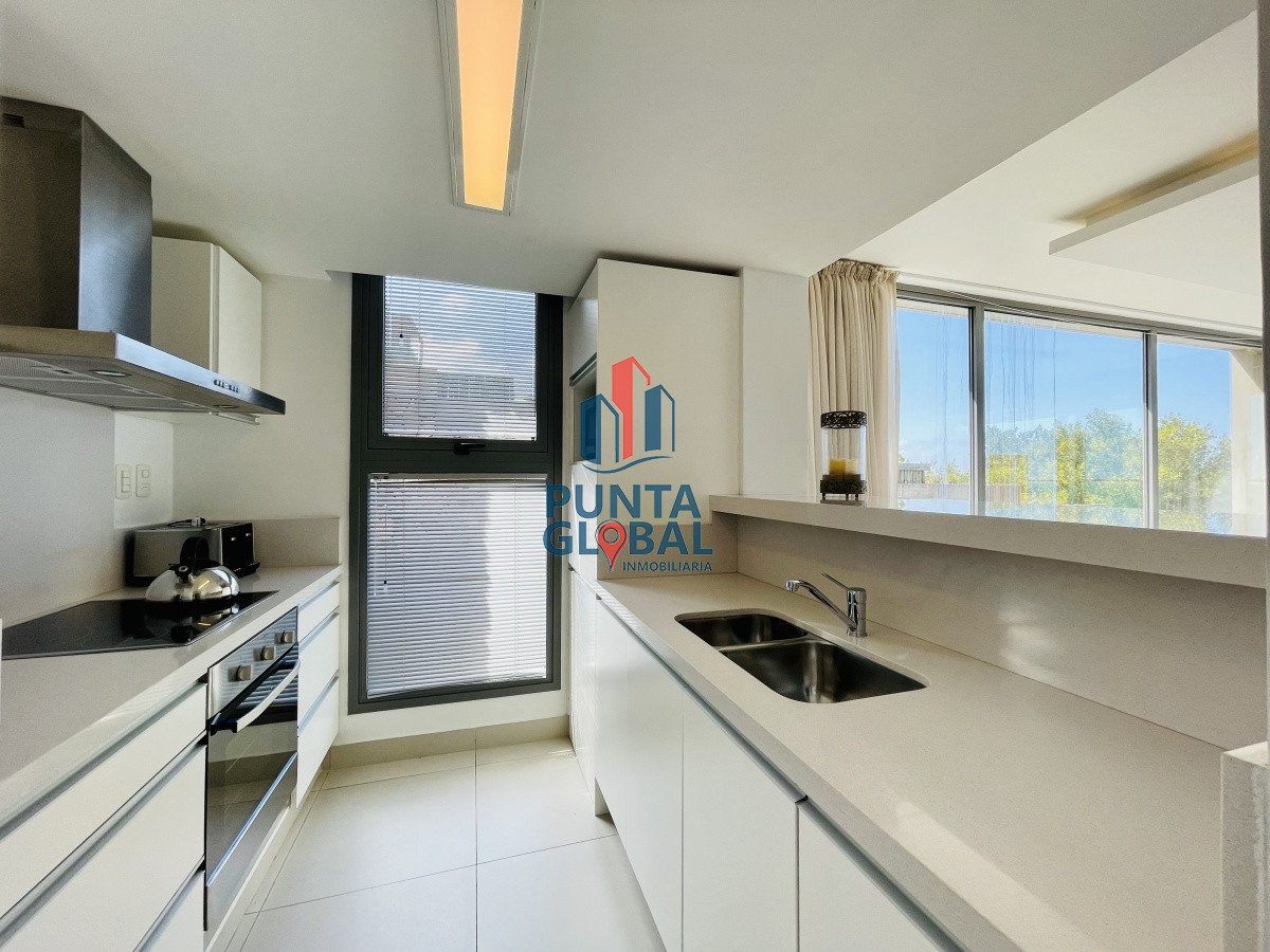 Apartamento ID.210 - Venta OPORTUNIDAD de exclusivo departamento de tres dormitorios y Parrillero en Punta Ballena