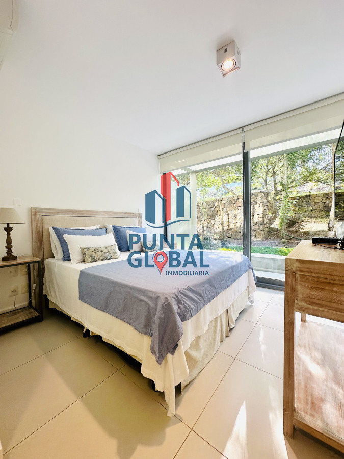 Apartamento ID.210 - Venta OPORTUNIDAD de exclusivo departamento de tres dormitorios y Parrillero en Punta Ballena