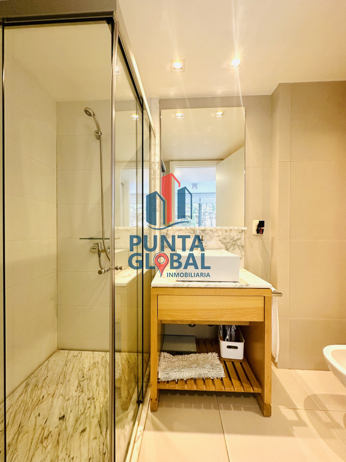 Apartamento ID.210 - Venta OPORTUNIDAD de exclusivo departamento de tres dormitorios y Parrillero en Punta Ballena