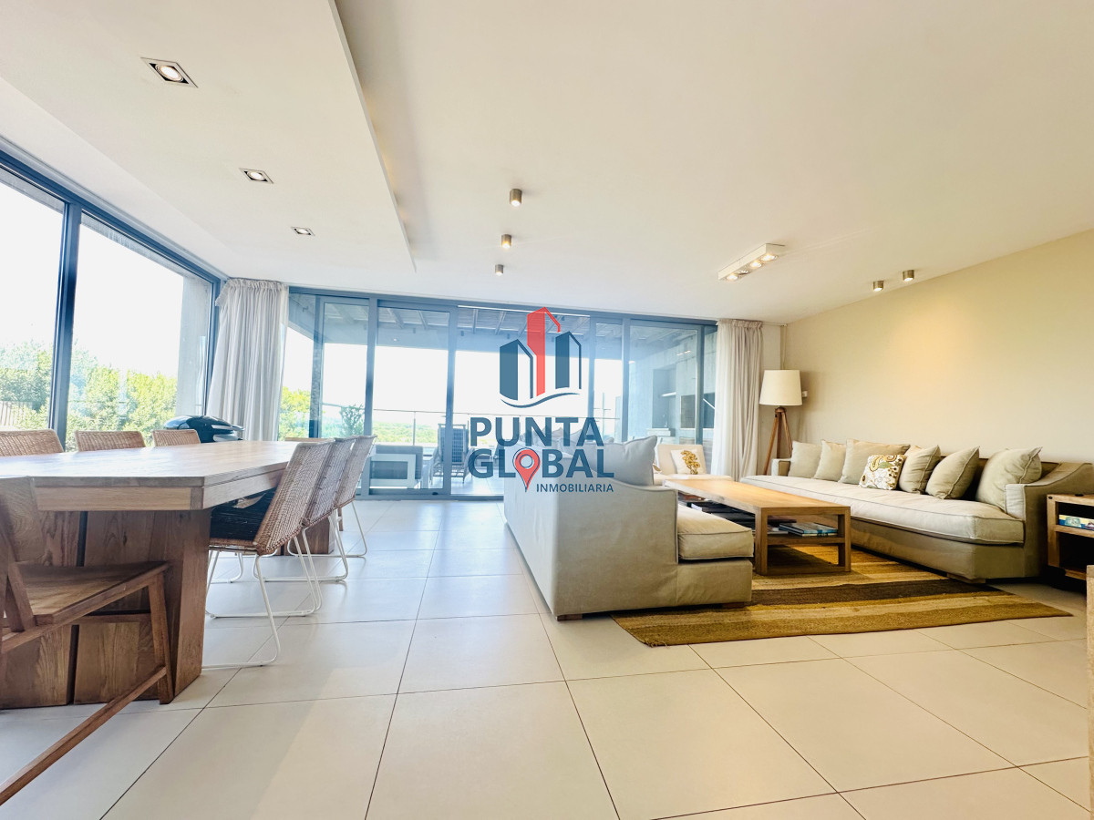 Apartamento ID.210 - Venta OPORTUNIDAD de exclusivo departamento de tres dormitorios y Parrillero en Punta Ballena