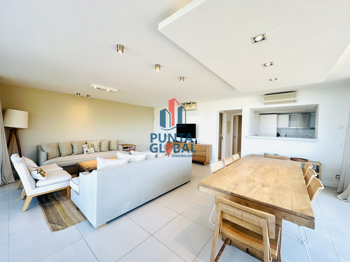 Apartamento ID.210 - Venta OPORTUNIDAD de exclusivo departamento de tres dormitorios y Parrillero en Punta Ballena