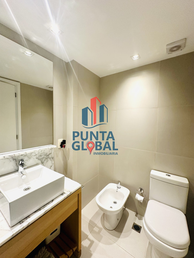 Apartamento ID.210 - Venta OPORTUNIDAD de exclusivo departamento de tres dormitorios y Parrillero en Punta Ballena