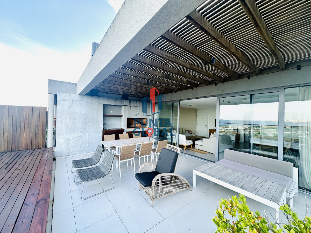Apartamento ID.210 - Venta OPORTUNIDAD de exclusivo departamento de tres dormitorios y Parrillero en Punta Ballena
