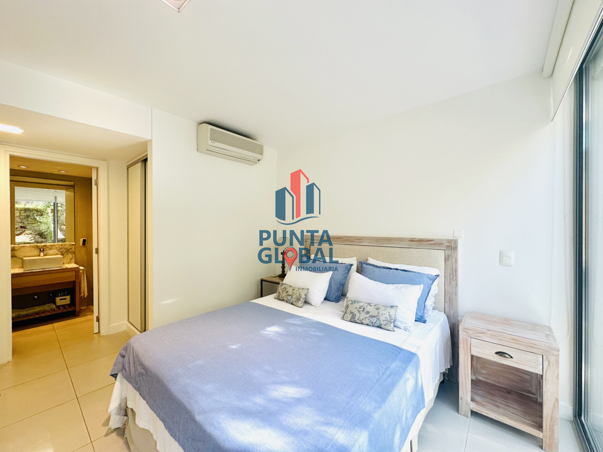 Apartamento ID.210 - Venta OPORTUNIDAD de exclusivo departamento de tres dormitorios y Parrillero en Punta Ballena