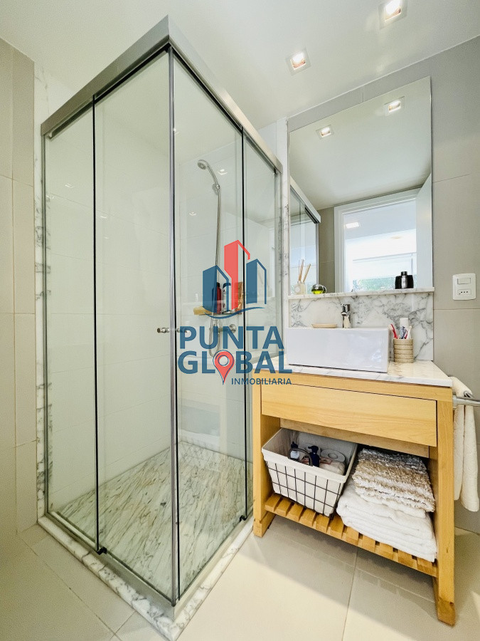 Apartamento ID.210 - Venta OPORTUNIDAD de exclusivo departamento de tres dormitorios y Parrillero en Punta Ballena