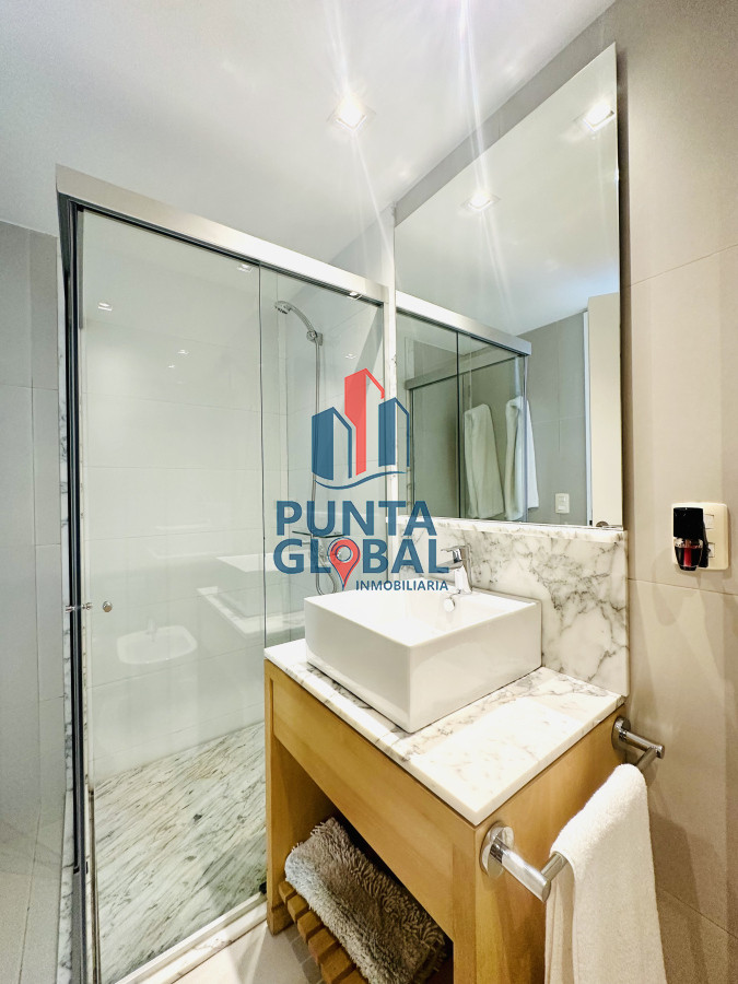Apartamento ID.210 - Venta OPORTUNIDAD de exclusivo departamento de tres dormitorios y Parrillero en Punta Ballena
