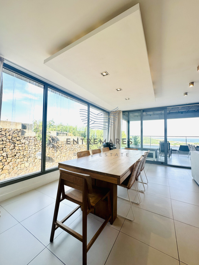 Apartamento ID.147 - Venta OPORTUNIDAD de exclusivo departamento de tres dormitorios y Parrillero en Punta Ballena
