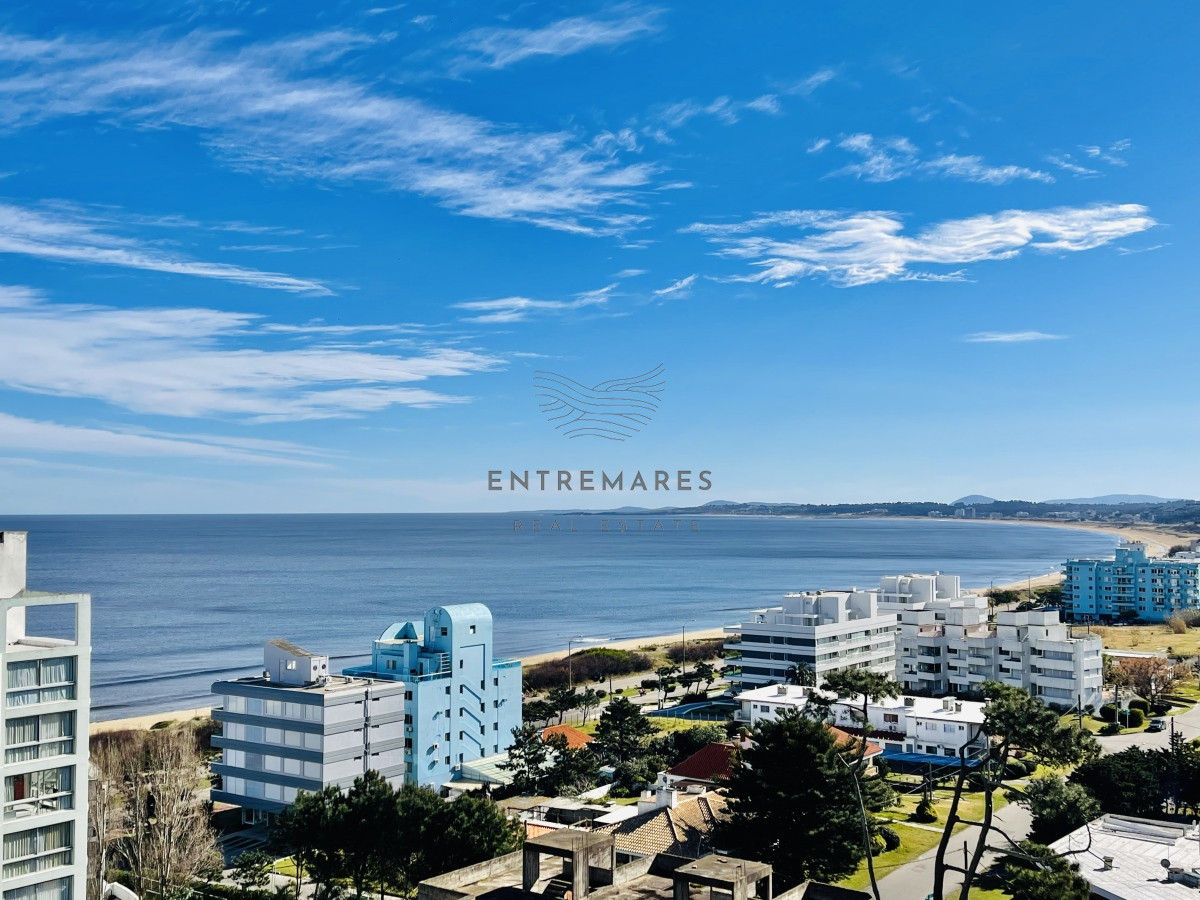Apartamento ID.156 - Apartamento de 3 Dormitorios en Playa Mansa con Vista al Mar en Venta!