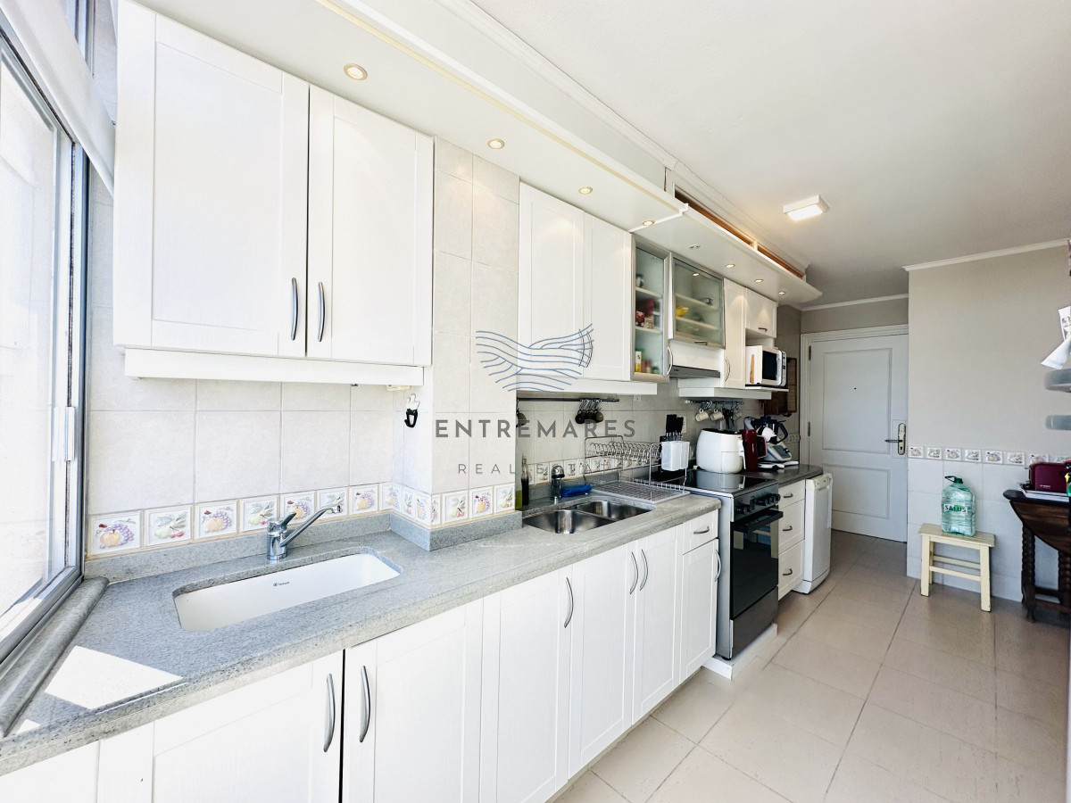 Apartamento ID.148 - Venta de magnífico apartamento de 3 dormitorios más dependencia en Roosevelt, Punta del Este