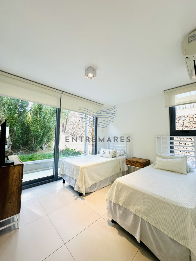 Apartamento ID.147 - Venta OPORTUNIDAD de exclusivo departamento de tres dormitorios y Parrillero en Punta Ballena