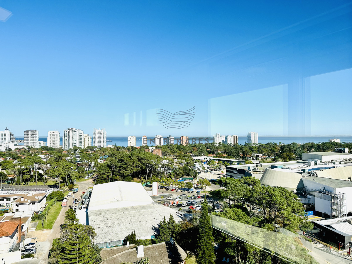 Apartamento ID.148 - Venta de magnífico apartamento de 3 dormitorios más dependencia en Roosevelt, Punta del Este