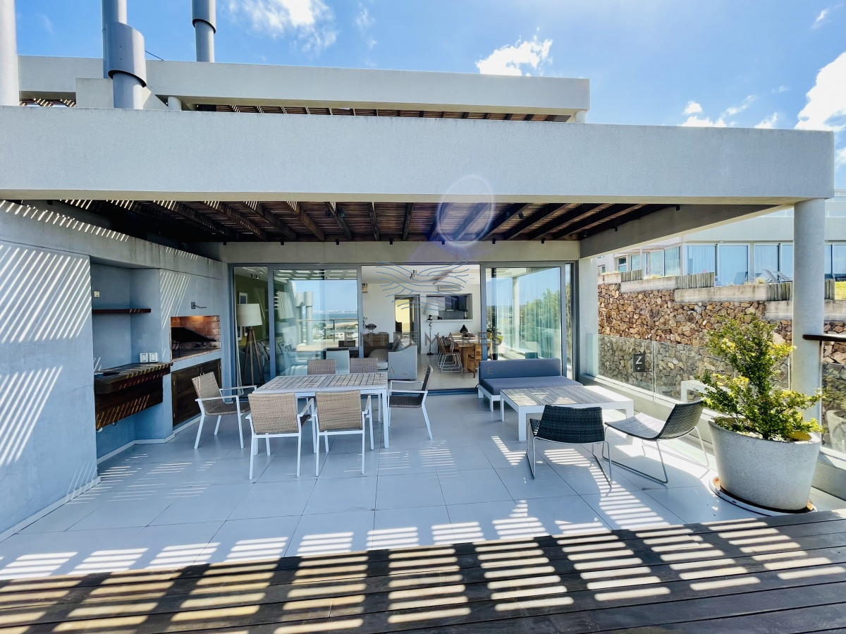 Apartamento ID.147 - Venta OPORTUNIDAD de exclusivo departamento de tres dormitorios y Parrillero en Punta Ballena