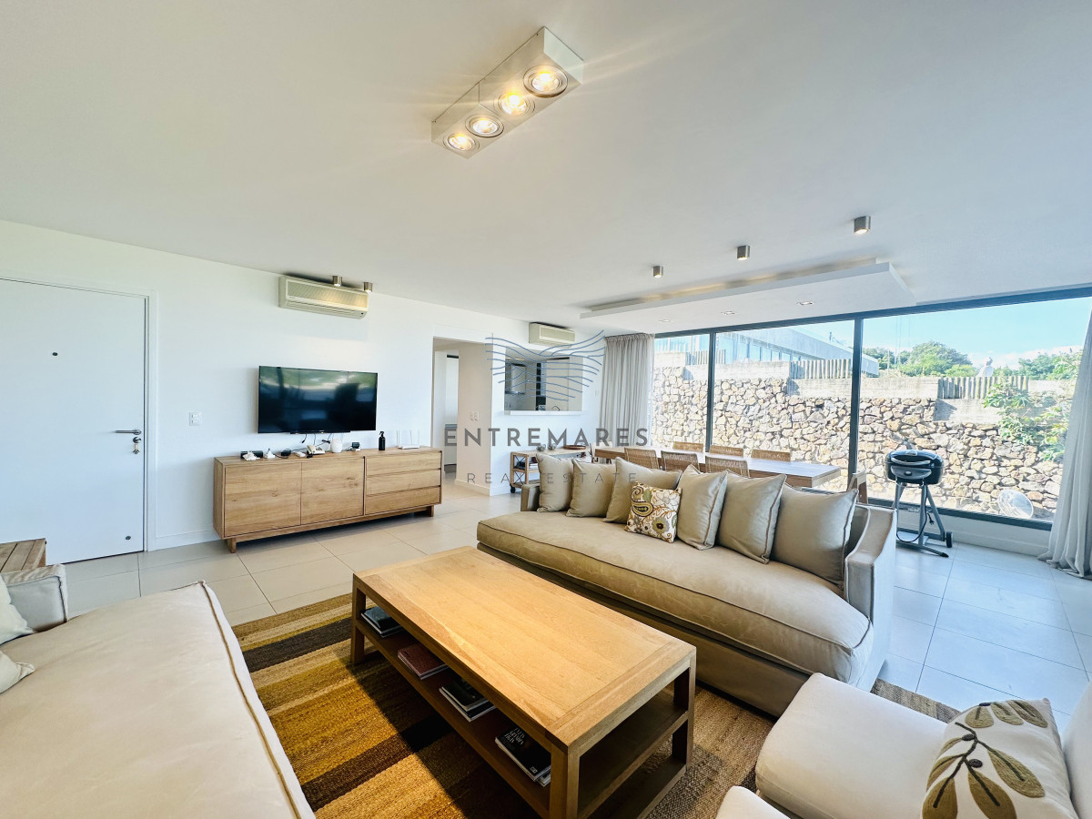 Apartamento ID.147 - Venta OPORTUNIDAD de exclusivo departamento de tres dormitorios y Parrillero en Punta Ballena