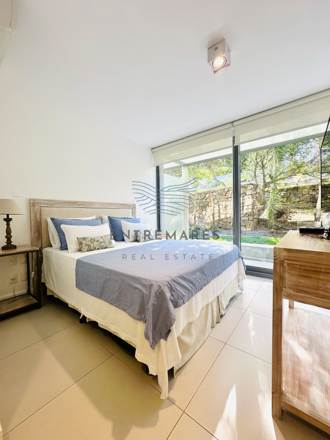 Apartamento ID.147 - Venta OPORTUNIDAD de exclusivo departamento de tres dormitorios y Parrillero en Punta Ballena