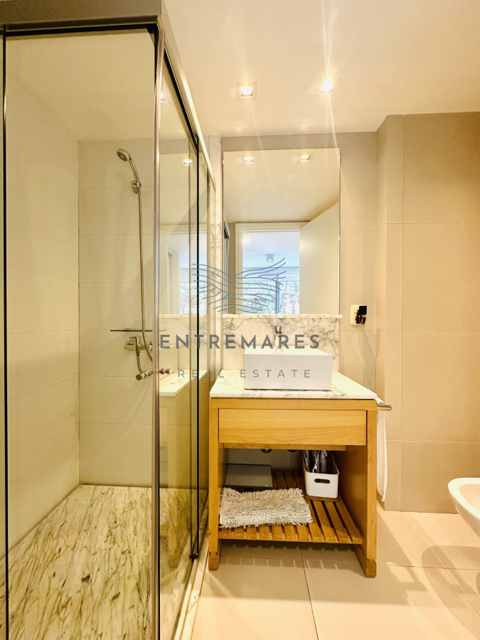 Apartamento ID.147 - Venta OPORTUNIDAD de exclusivo departamento de tres dormitorios y Parrillero en Punta Ballena