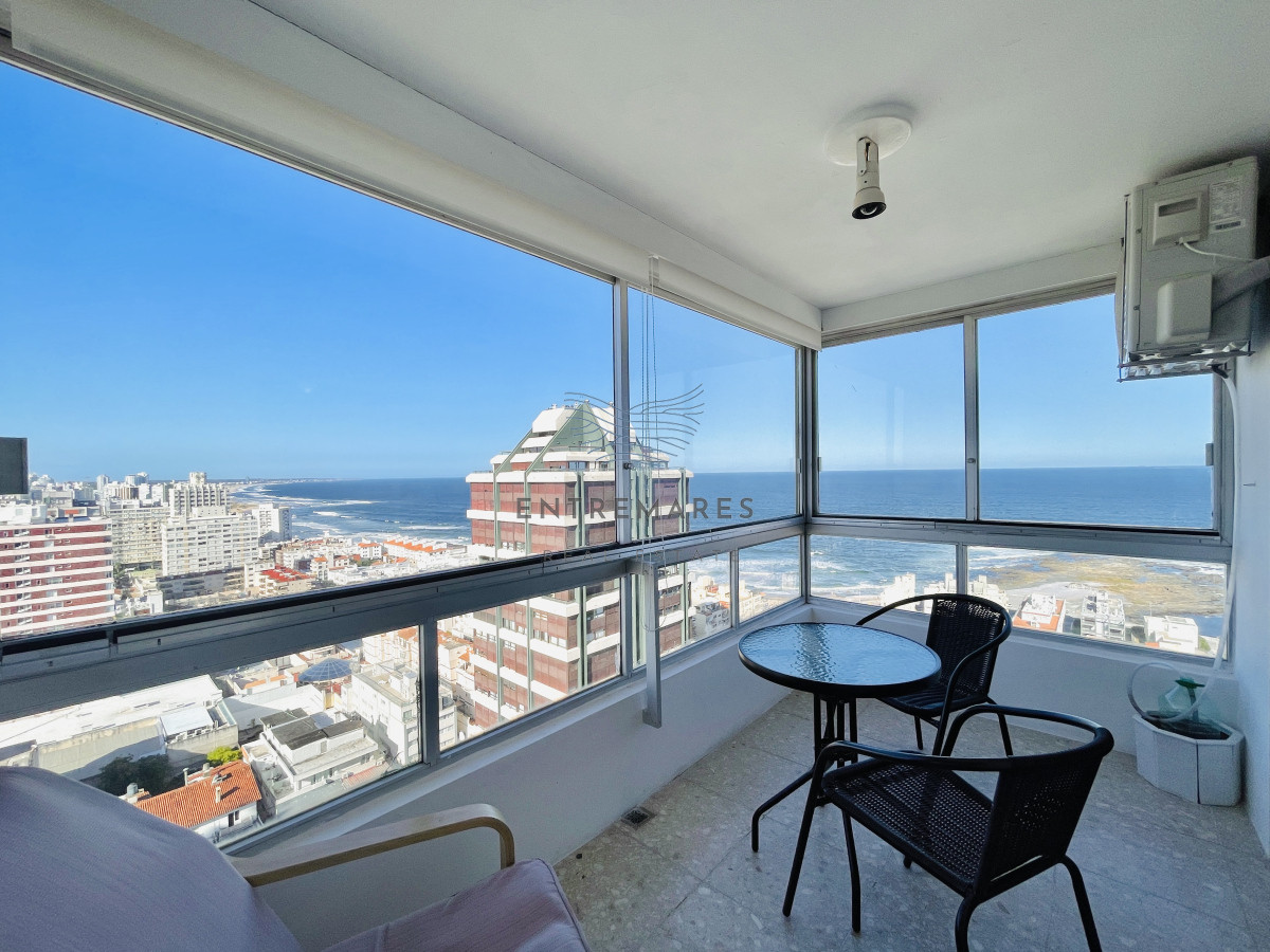 Apartamento ID.159 - Apartamento de 2 Dormitorios con Vista al Mar en Venta, Península de Punta del Este