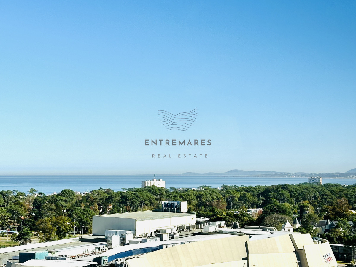 Apartamento ID.148 - Venta de magnífico apartamento de 3 dormitorios más dependencia en Roosevelt, Punta del Este