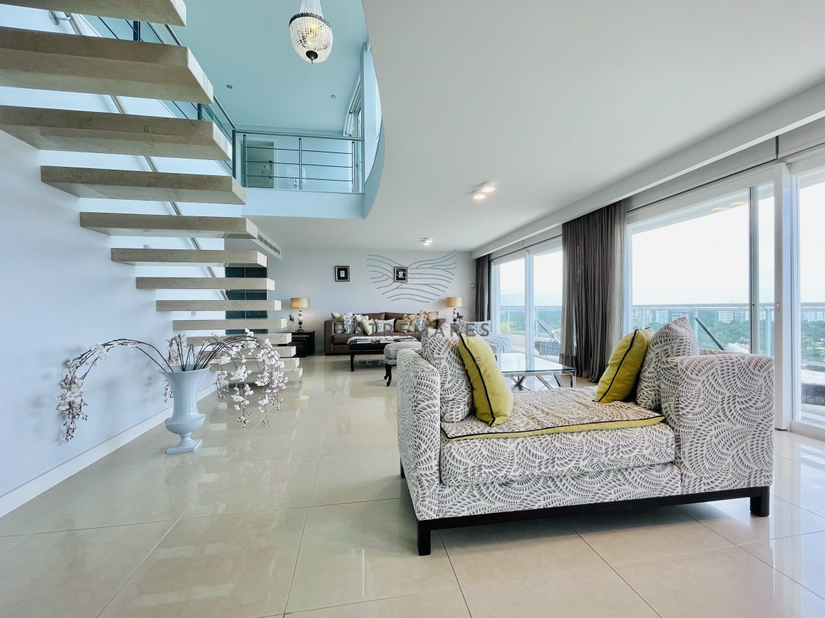 Apartamento ID.145 - Lujoso Penthouse de 4 Dormitorios con Vista al Mar sobre Playa Mansa, Punta del Este
