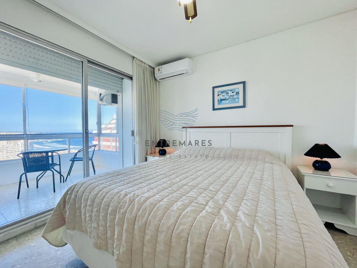Apartamento ID.159 - Apartamento de 2 Dormitorios con Vista al Mar en Venta, Península de Punta del Este