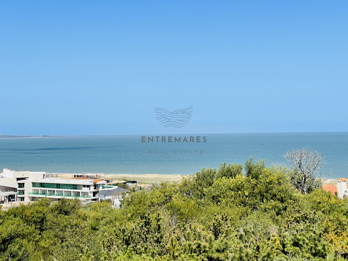 Apartamento ID.147 - Venta OPORTUNIDAD de exclusivo departamento de tres dormitorios y Parrillero en Punta Ballena