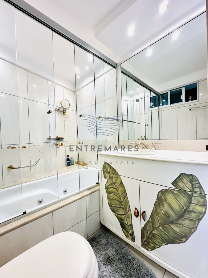 Apartamento ID.148 - Venta de magnífico apartamento de 3 dormitorios más dependencia en Roosevelt, Punta del Este