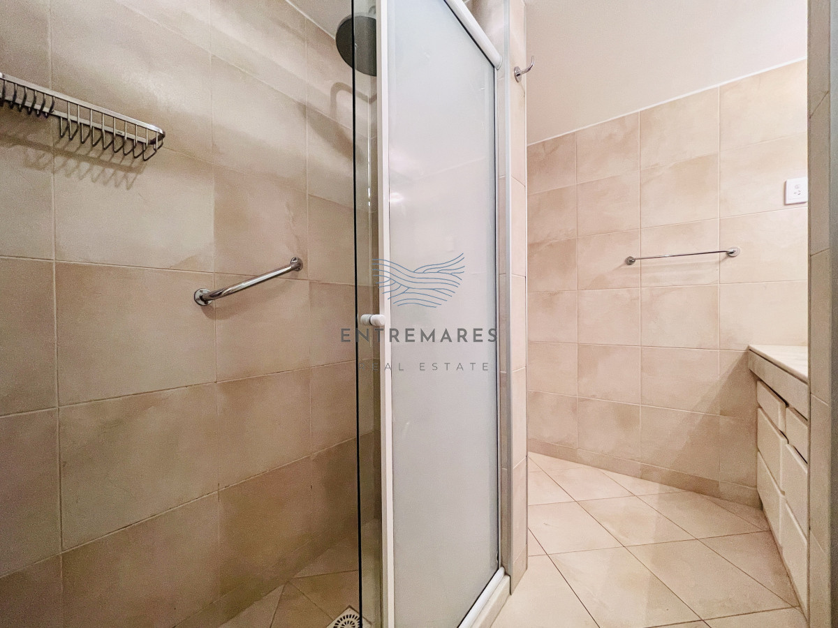 Apartamento ID.159 - Apartamento de 2 Dormitorios con Vista al Mar en Venta, Península de Punta del Este