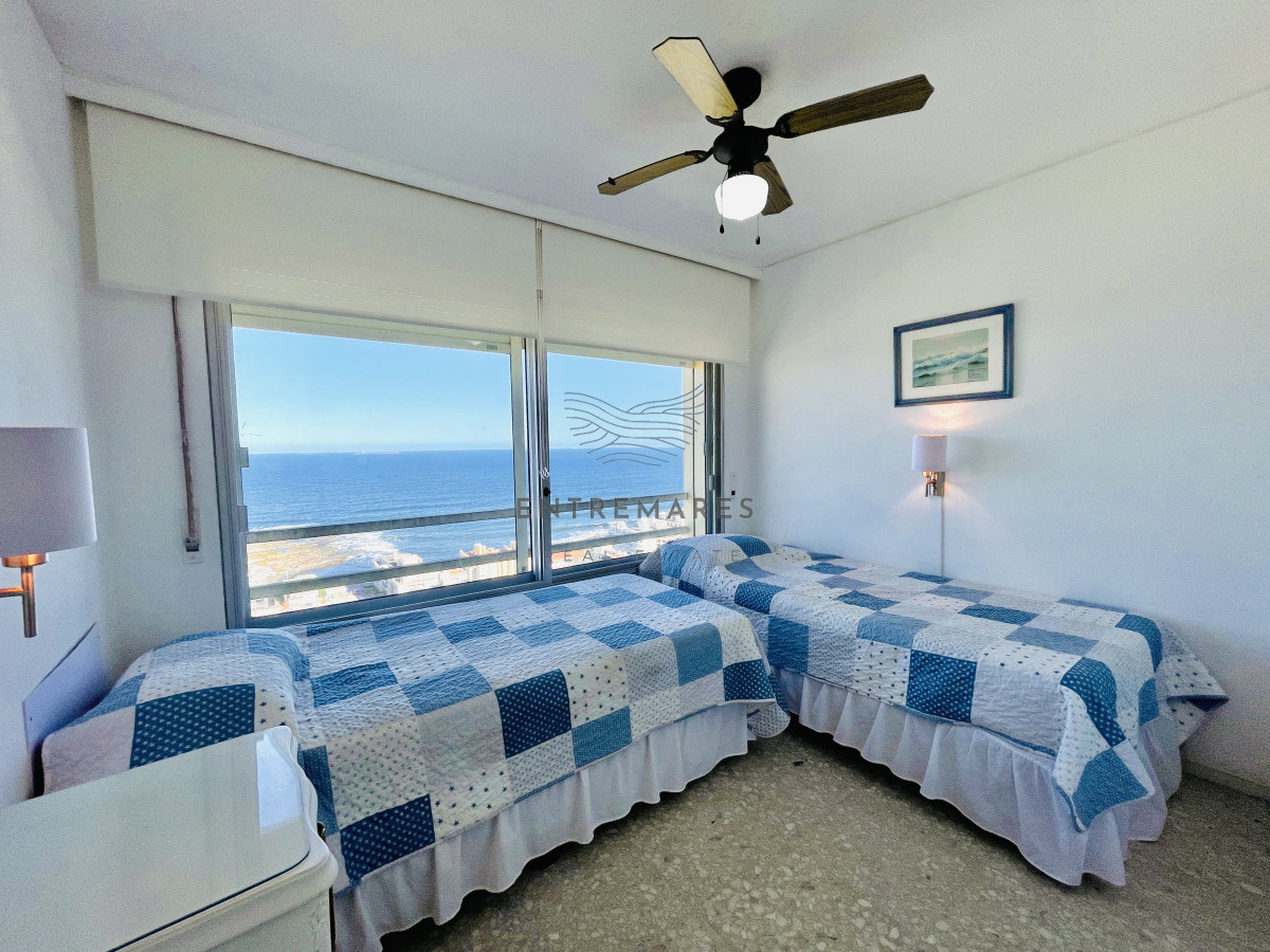 Apartamento ID.159 - Apartamento de 2 Dormitorios con Vista al Mar en Venta, Península de Punta del Este