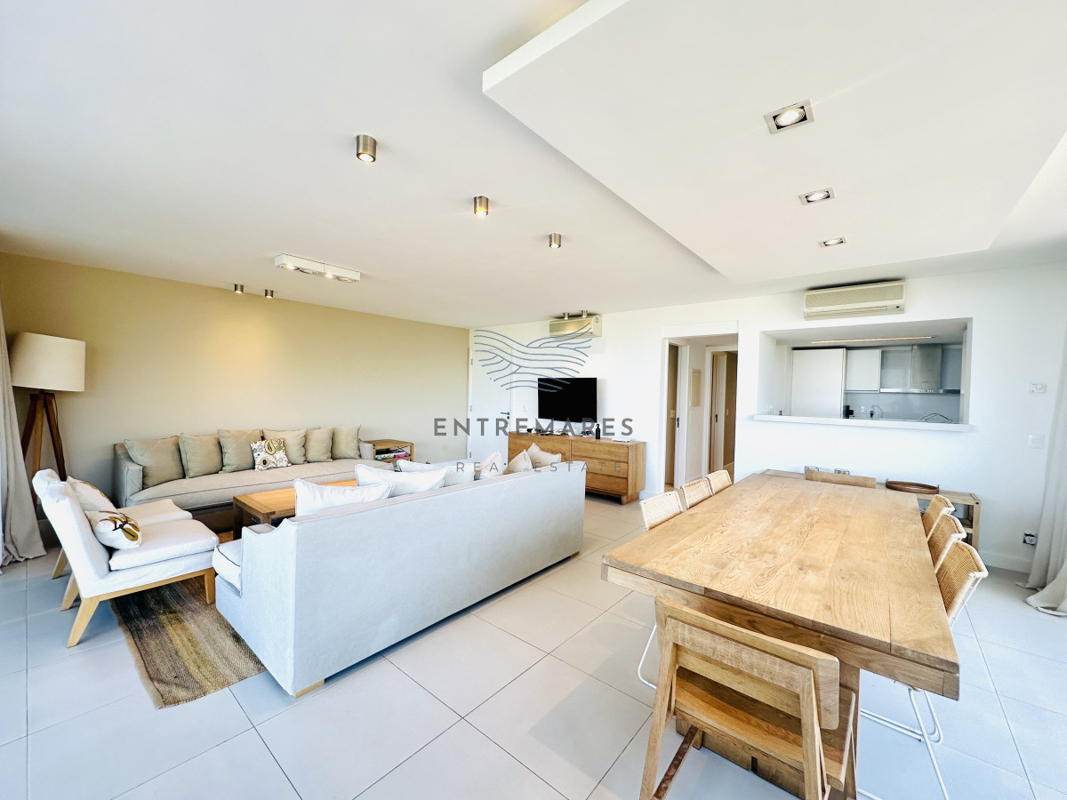 Apartamento ID.147 - Venta OPORTUNIDAD de exclusivo departamento de tres dormitorios y Parrillero en Punta Ballena