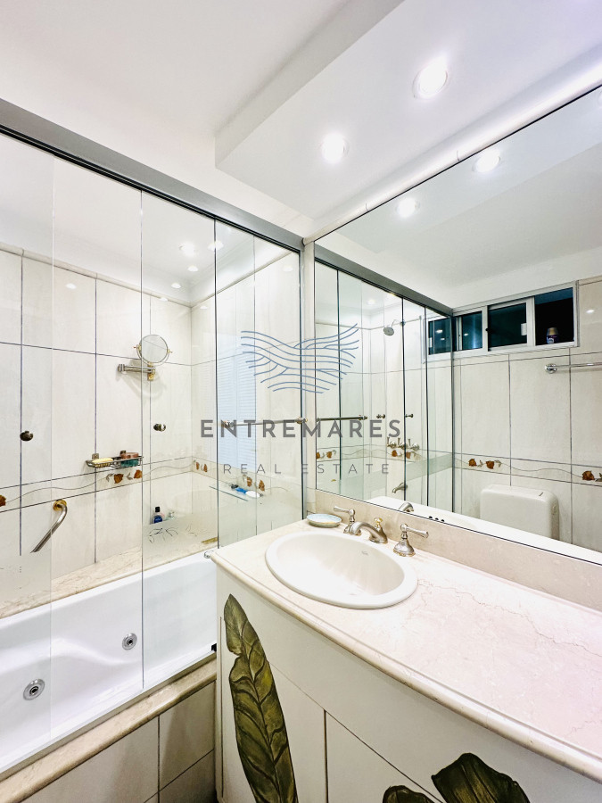 Apartamento ID.148 - Venta de magnífico apartamento de 3 dormitorios más dependencia en Roosevelt, Punta del Este