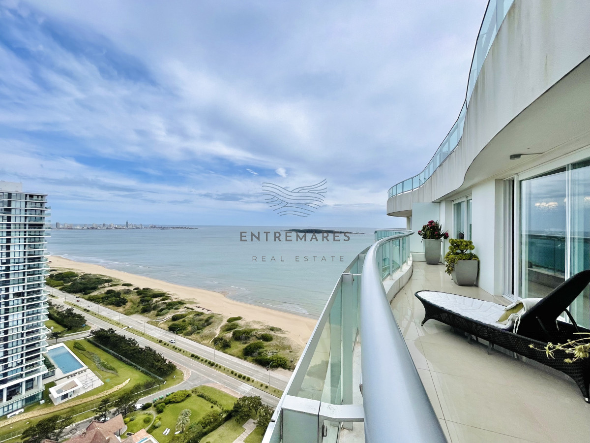 Apartamento ID.145 - Lujoso Penthouse de 4 Dormitorios con Vista al Mar sobre Playa Mansa, Punta del Este