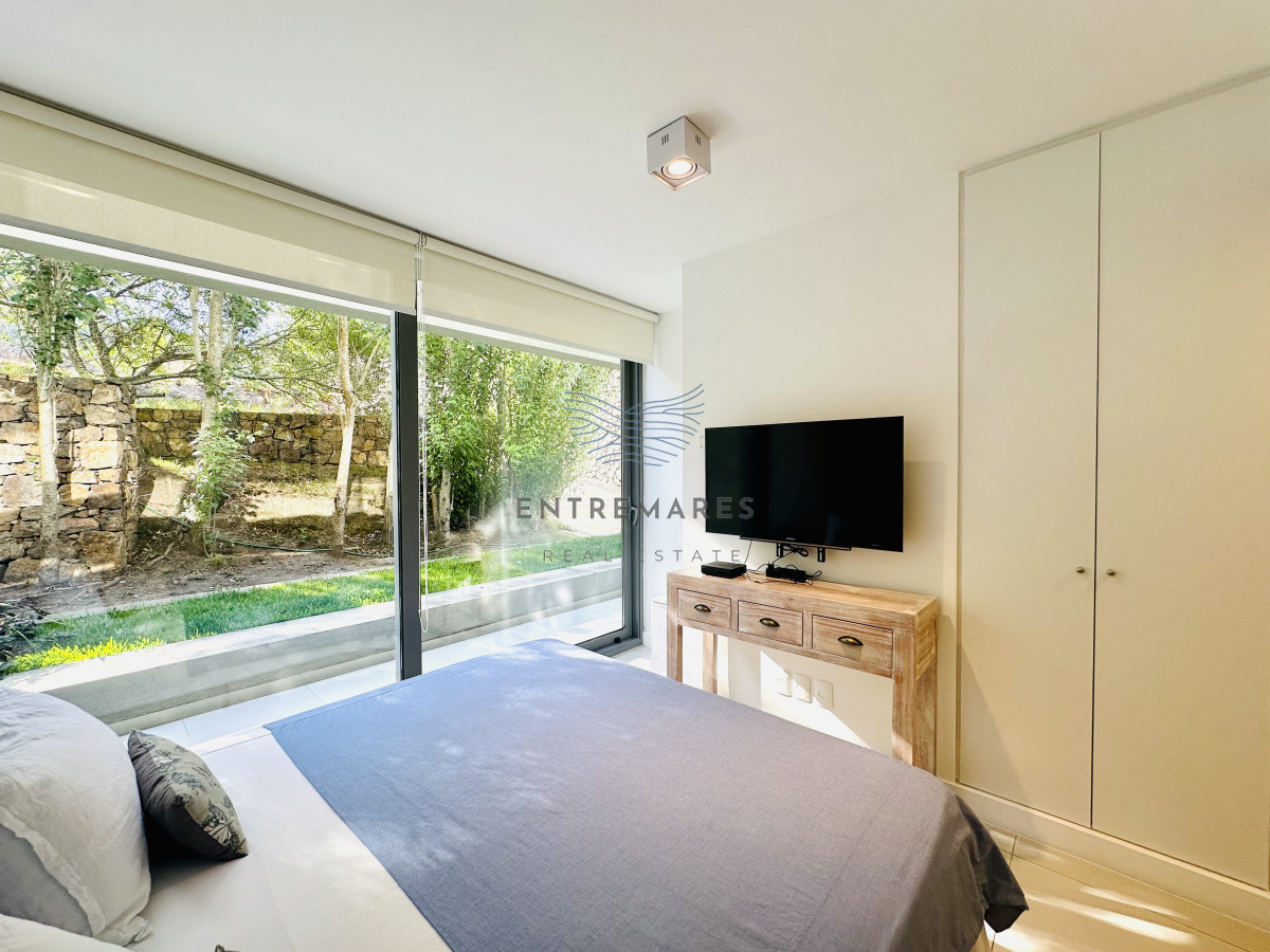 Apartamento ID.147 - Venta OPORTUNIDAD de exclusivo departamento de tres dormitorios y Parrillero en Punta Ballena