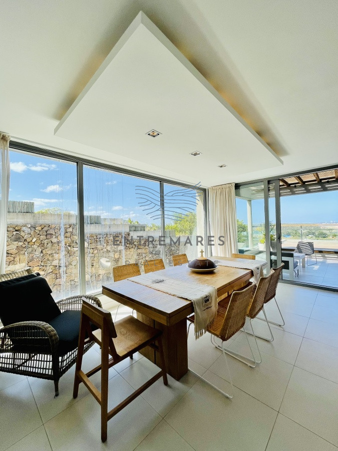 Apartamento ID.147 - Venta OPORTUNIDAD de exclusivo departamento de tres dormitorios y Parrillero en Punta Ballena